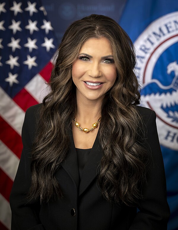 Official portrait of Kristi Noem